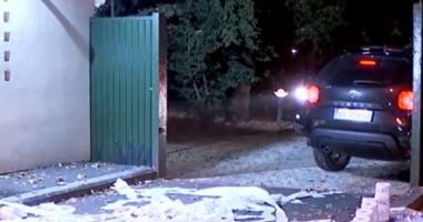 Stire din Politică-Administrație : Protest cu hârtie igienică la Vila Lac, unde are loc o întâlnire PNL