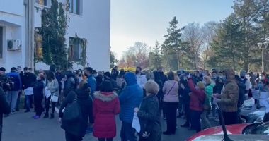 VIDEO / Protest al locuitorilor din Peninsulă, la Primăria Constanța