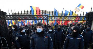 Stire din Actualitate : Dosar penal în cazul jandarmilor care au acționat la poarta Senatului, în ziua protestului violent