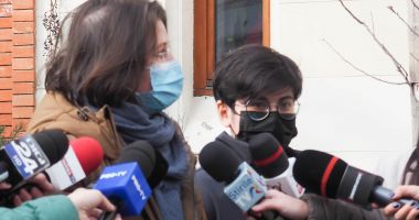 Stire din Cultură-Educație : Elevii vor protesta în fața Ministerului Educației, din cauza modificării, peste noapte, a mediei pentru acordarea bursei de merit