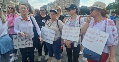 Stire din Cultură-Educație : Mii de profesori au pornit la pas către Cotroceni. Asociația Elevilor din Constanța s-a alăturat protestului
