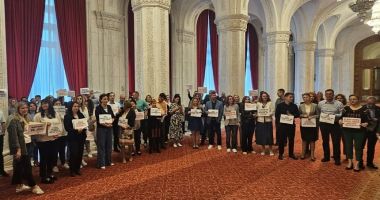 Stire din Social : Angajații Camerei Deputaților protestează luni, împotriva concedierilor anunțate