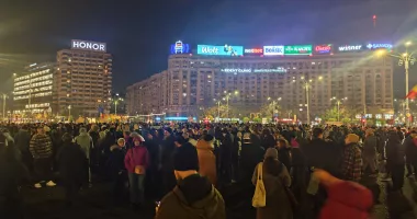 Stire din Actualitate : Protest la Constanța: ”Lia Savonea, dă-ți urgent demisia!”. La București: „Nicuşoare, nu mai sta, apără Justiţia”