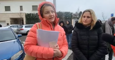 Stire din Cultură-Educație : Mai mulți părinți și elevi de la Liceul Cobadin protestează în fața Inspectoratului Școlar Județean Constanța