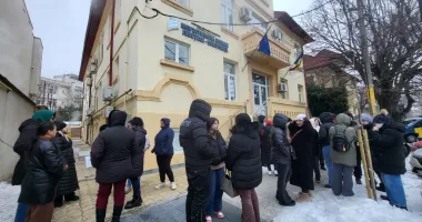 Mai mulți părinți și elevi de la Liceul Cobadin protestează în fața Inspectoratului Școlar Județean Constanța - 4