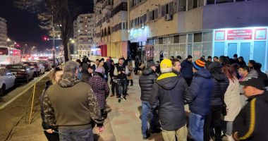 GALERIE FOTO AUR Constanța, protest cu lumânări în fața sediului PSD - 5