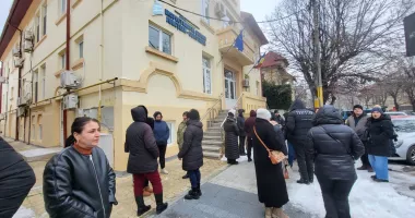 Mai mulți părinți și elevi de la Liceul Cobadin protestează în fața Inspectoratului Școlar Județean Constanța - 5