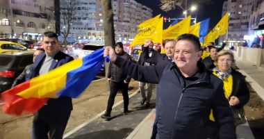 GALERIE FOTO AUR Constanța, protest cu lumânări în fața sediului PSD - 8
