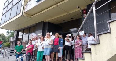 Stire din Economie : Angajaţii din Finanţe ameninţă Guvernul cu grevă generală