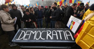 Stire din Politică-Administrație : Protest împotriva anulării alegerilor. George Simion: "Vor fi minim 50.000 de oameni care participă"