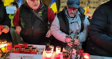 GALERIE FOTO AUR Constanța, protest cu lumânări în fața sediului PSD - 9