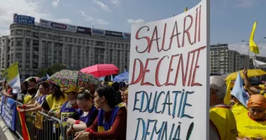 Stire din Cultură-Educație : Furie în educație! Reducerile de salarii și burse scot profesorii și studenții în stradă