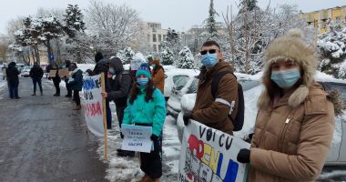 Studenţii au protestat în faţa Prefecturii Constanţa. „Pierdem trenul spre educaţie” - 3