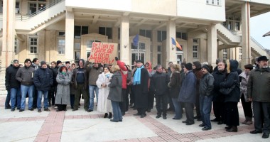 Stire din Politică-Administrație : Artiștii de la ,,Oleg Danovski'' riscă să fie aruncați în stradă