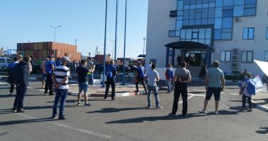 Protestatarii de la ușa companiei Constanța South Container Terminal ar putea intra în greva foamei - 3
