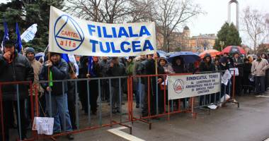 PRIMĂRIA CONSTANȚA, BLOCATĂ. SUBALTERNII LUI MAZĂRE AU IEȘIT ÎN STRADĂ - 2