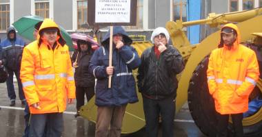 Stire din Economie : Protest cu mii de decibeli la Gara Maritimă