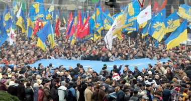Stire din Actualitate : Protestele continuă la Kiev, mii de persoane manifestează în fața Parlamentului