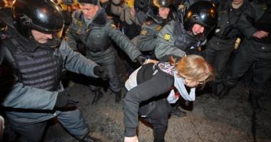 Stire din Actualitate : Proteste la Moscova. Mii de oameni au ieșit în stradă
