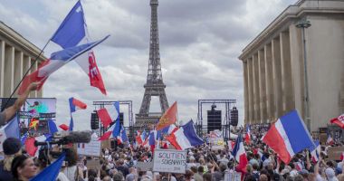 Proteste de amploare împotriva certificatului de vaccinare, la Paris