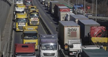 Stire din Eveniment : Consultări între reprezentanţii ministerelor şi autorităţilor cu cei ai transportatorilor şi fermierilor