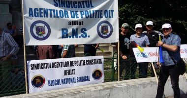 Stire din Eveniment : Noi proteste în București. Polițiștii ies din nou în stradă