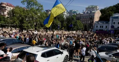 Proteste în Ucraina după demiterea ministrului Apărării. Zelenski, criticat de opoziție