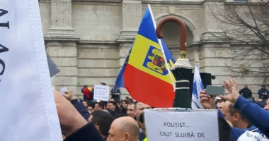 LE-A AJUNS CUȚITUL LA OS! Polițiștii din toată țara protestează în fața sediului MAI - 2