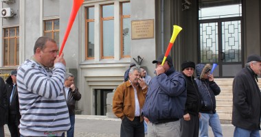Stire din Economie : Greviștii din portul Constanța au intrat în cea de-a treia lună de proteste