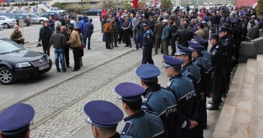 Stire din Economie : Doar polițiștii și jandarmii mai muncesc la administrația portului Constanța