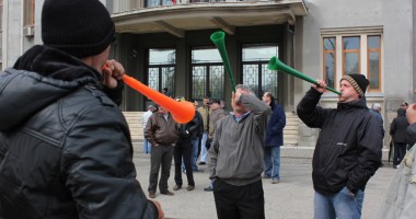 PORTUL CONSTANȚA AR PUTEA FI PARALIZAT / Greviștii fierb în suc propriu - 3