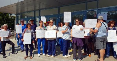 Angajații de la Delfinariu protestează. "Vrem salarii decente, să ne putem întreține familia!" - 4