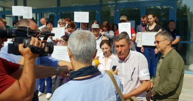 Angajații de la Delfinariu protestează. "Vrem salarii decente, să ne putem întreține familia!" - 2