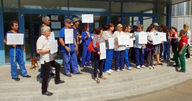 Angajații de la Delfinariu protestează. "Vrem salarii decente, să ne putem întreține familia!" - 3