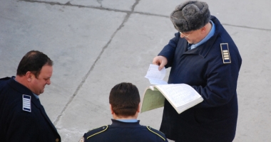 Stire din Eveniment : Protestele gardienilor continuă. Ministrul Justiției este așteptat la Penitenciarul Tulcea