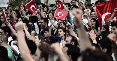 Stire din Actualitate : PROTESTE VIOLENTE în Turcia!