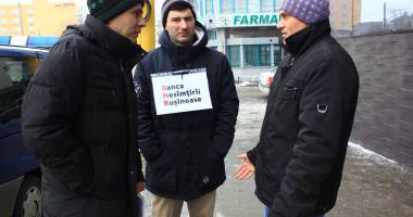 Și-au ipotecat viețile, iar acum își plâng amarul pe la bănci! - 3