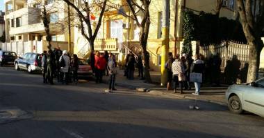 GREVĂ LA ȘCOALA 30 DIN CONSTANȚA. Cadrele didactice sunt în fața ISJ Constanța - 2