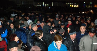 Mangalia a ieșit în stradă, Tusac a fugit pe ușa din spate - 3