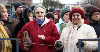 Locuitorii Mangaliei, scoși în stradă de frigul din case - 3