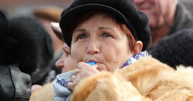 Locuitorii Mangaliei, scoși în stradă de frigul din case - 5