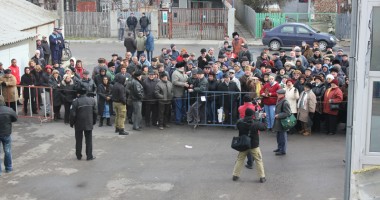 Stire din Politică-Administrație : Locuitorii Mangaliei, scoși în stradă de frigul din case