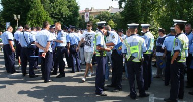 Stire din Eveniment : De ce au ajuns polițiștii din Constanța ciuca bătăilor