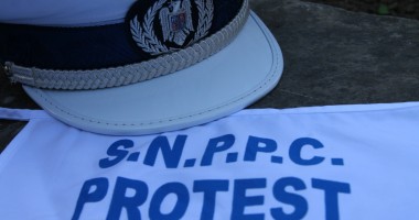 Stire din Eveniment : Polițiștii amenință să iasă în stradă