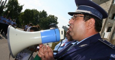 Stire din Eveniment : Polițiștii din Constanța vor sporuri anticorupție