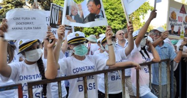 "Băsescu a învățat, nu a plagiat!" - 1