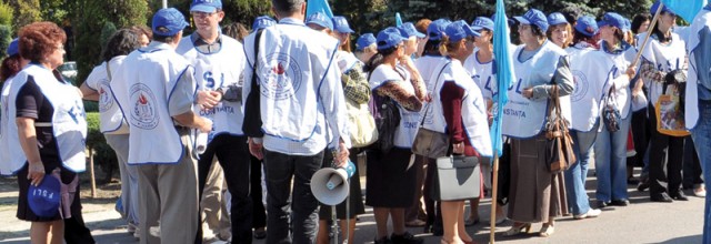 Stire din Cultură-Educație : Mitingul profesorilor constănțeni, furtună într-un… lighean