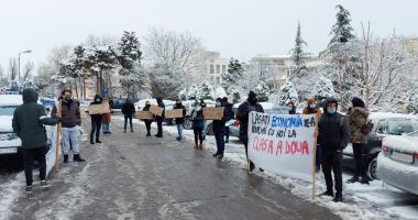 Studenţii au protestat în faţa Prefecturii Constanţa. „Pierdem trenul spre educaţie” - 2
