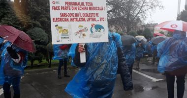 Pe ploaie și vânt, sindicaliştii Sanitas se plâng! „Cerem înlăturarea discriminărilor” - 4