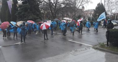 Pe ploaie și vânt, sindicaliştii Sanitas se plâng! „Cerem înlăturarea discriminărilor” - 6